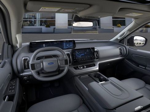 New 2026 Ford Expedition Active image 9