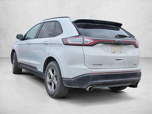 Used 2018 Ford Edge SE image 3