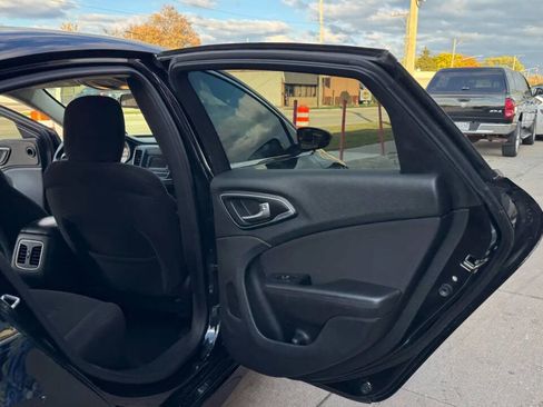 Used 2015 Chrysler 200 Limited w/ Convenience Group image 21