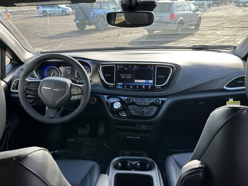 New 2026 Chrysler Pacifica Select w/ S Appearance Package AWD/4WD image 18