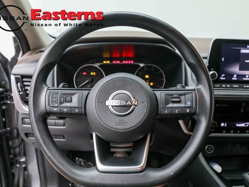 Used 2022 Nissan Rogue SV image 12