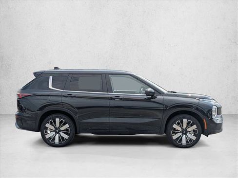 Used 2025 Mitsubishi Outlander SE FWD image 4