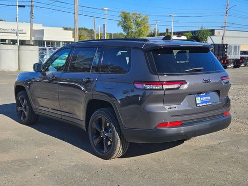 New 2025 Jeep Grand Cherokee L Altitude image 3