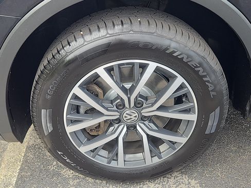 Used 2019 Volkswagen Tiguan SE w/ Panoramic Sunroof Package AWD/4WD image 3
