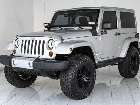 Used 2012 Jeep Wrangler Sahara AWD/4WD image 4