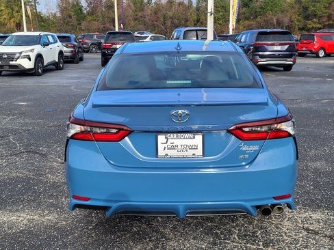 Used 2023 Toyota Camry SE image 3