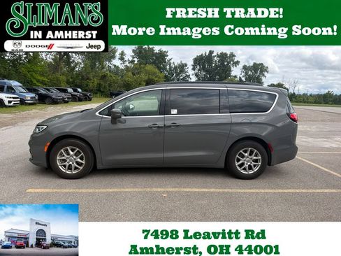 Used 2022 Chrysler Pacifica Touring-L FWD image 1