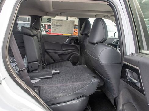 New 2025 Mitsubishi Outlander 4WD Plug-In Hybrid image 17