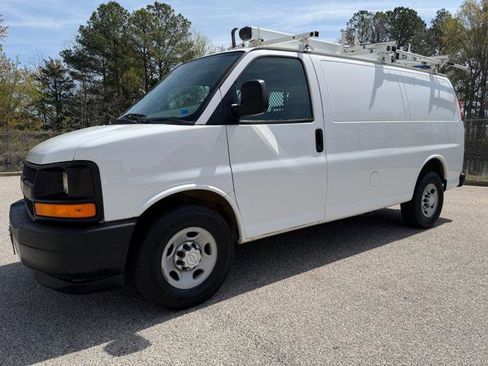 Used 2017 Chevrolet Express 2500 image 32