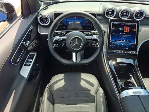 Used 2025 Mercedes-Benz GLC 300 4MATIC image 11