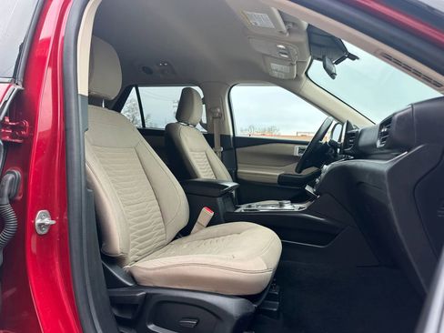 Used 2020 Ford Explorer XLT image 12