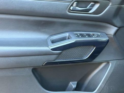 Certified 2025 Nissan Pathfinder SV FWD image 24