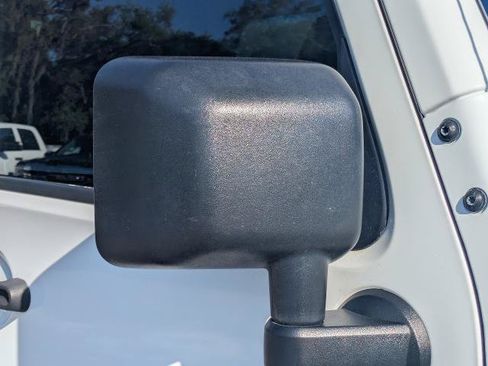 Used 2018 Jeep Wrangler Sport AWD/4WD image 12