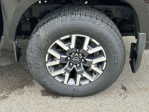 Used 2025 Nissan Frontier SL AWD/4WD image 5