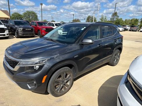 Used 2023 Kia Seltos S w/ Navigation Package AWD/4WD image 4