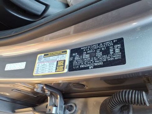 Used 2025 Kia Soul LX w/ LX Technology Package FWD image 25