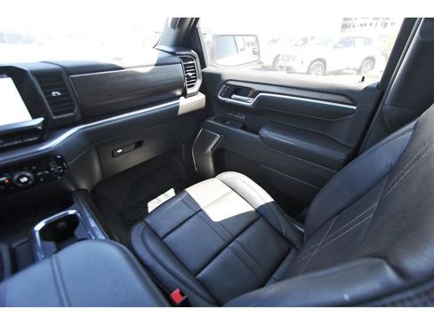 Used 2025 Chevrolet Silverado 1500 High Country w/ High Country Premium Package AWD/4WD image 8