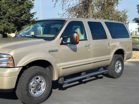 Used 2005 Ford Excursion Limited image 10