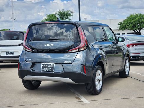 Used 2025 Kia Soul LX image 4