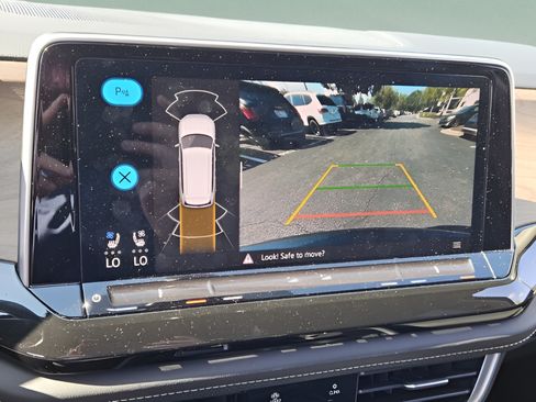 Certified 2025 Volkswagen Atlas SE FWD image 18
