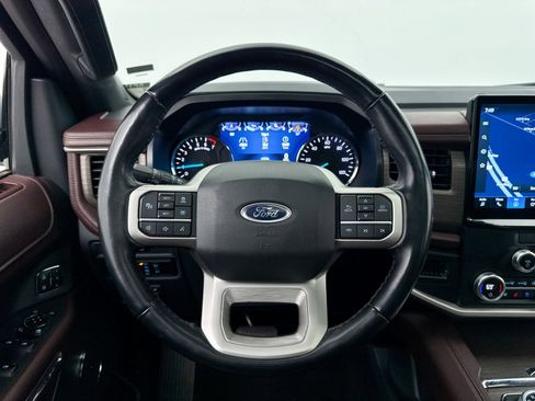 Used 2023 Ford Expedition Max Limited image 4