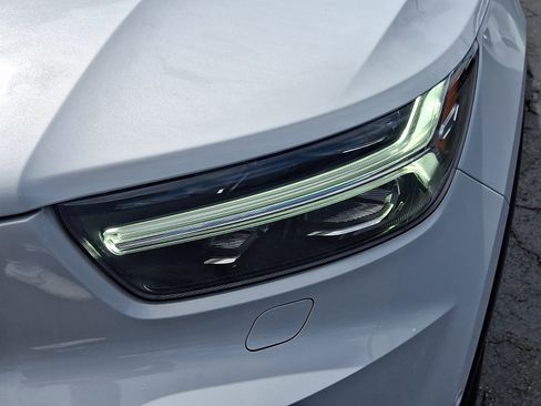 Used 2020 Volvo XC40 T5 R-Design w/ Protection Package AWD/4WD image 9