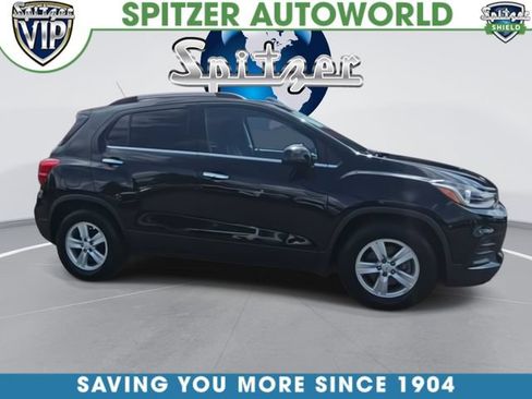 Used 2020 Chevrolet Trax LT w/ LT Convenience Package FWD image 2