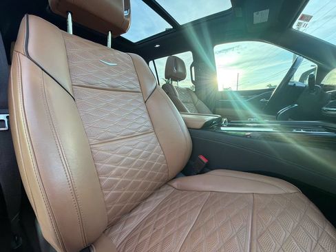 Used 2021 Cadillac Escalade Premium Luxury RWD image 16