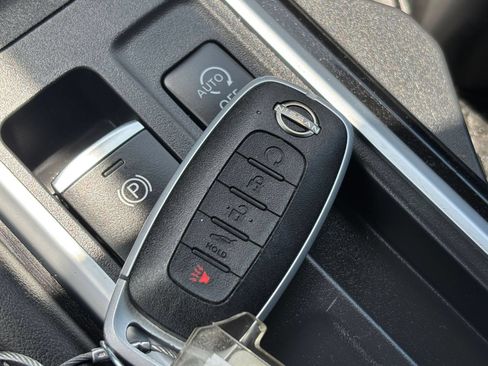 Used 2025 Nissan Pathfinder SV FWD image 27