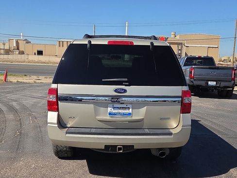 Used 2017 Ford Expedition XLT image 4