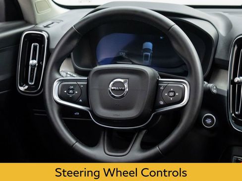 Used 2025 Volvo XC40 B5 Core image 11