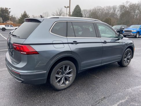 Used 2022 Volkswagen Tiguan SE image 6