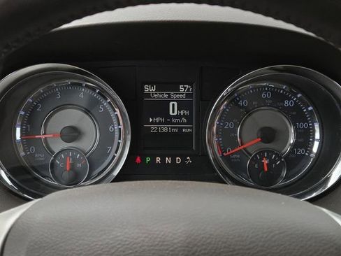 Used 2015 Chrysler Town & Country Touring image 30