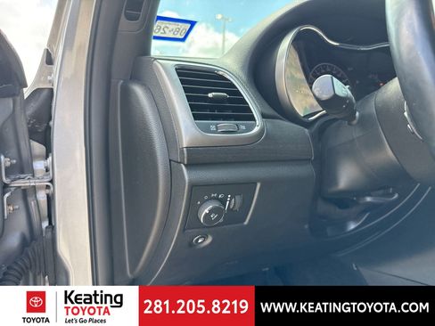 Used 2018 Jeep Grand Cherokee Altitude RWD image 12