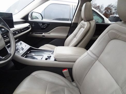 Certified 2023 Lincoln Aviator Reserve w/ Equipment Group 201A image 6