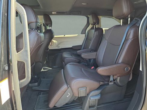 Used 2024 Toyota Sienna Platinum image 13