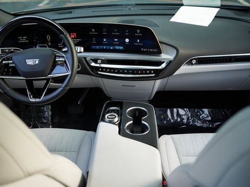 Used 2025 Cadillac Lyriq Luxury image 20