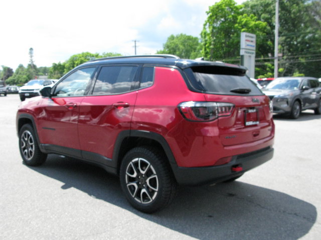 Used 2025 Jeep Compass Trailhawk AWD/4WD image 8