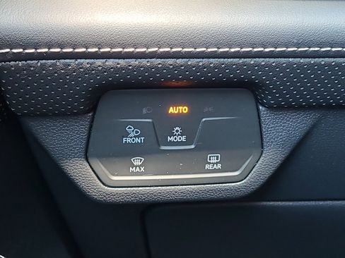 Used 2024 Volkswagen Atlas SE AWD/4WD image 23