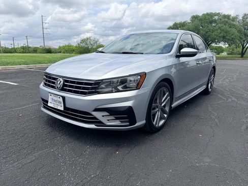 Used 2017 Volkswagen Passat 1.8T R-Line FWD image 3