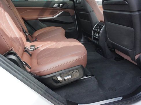 Used 2023 BMW X7 xDrive40i w/ Premium Package image 34