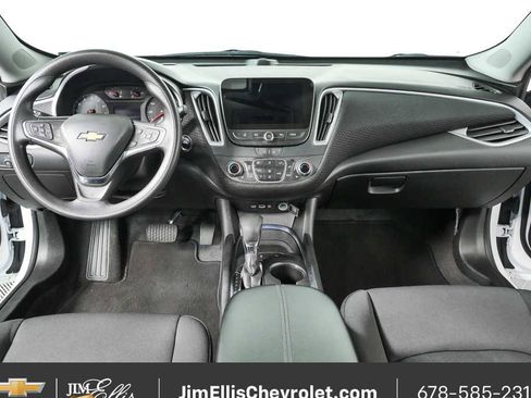 Used 2025 Chevrolet Malibu LT FWD image 17