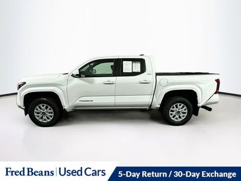 Used 2025 Toyota Tacoma SR5 AWD/4WD image 5