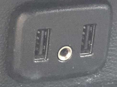 Used 2019 Chevrolet Traverse LT FWD image 29