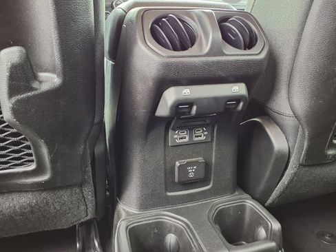 Used 2025 Jeep Wrangler Unlimited Rubicon AWD/4WD image 24