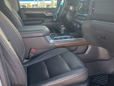 Used 2024 Chevrolet Silverado 1500 LT Trail Boss w/ Convenience Package II image 10