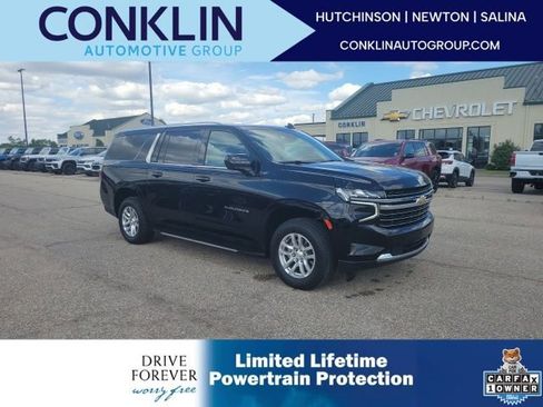 Used 2024 Chevrolet Suburban LT RWD image 1