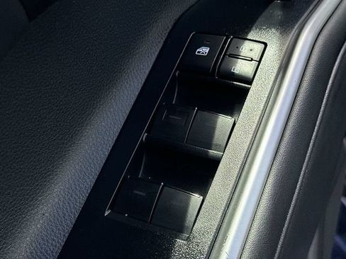 Used 2021 Toyota Highlander XLE AWD/4WD image 23