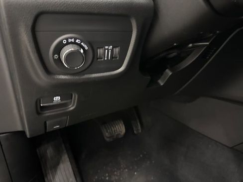 New 2026 Jeep Grand Cherokee Altitude image 11