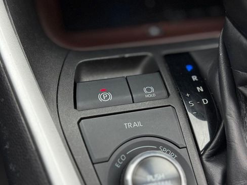 Used 2022 Toyota RAV4 Limited image 13